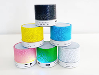 Extérieur Portable A9 Sans Fil Stéréo LED Haut-parleurs RGB Éclairage Mini 5W Sortie Audio Étanche avec Microphone Vente en Gros