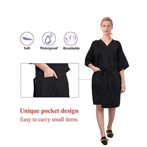 Bata de Peluquería Impermeable con Logotipo Personalizado para Salón de Belleza y Spa, Kimono de Barbero - Product Image 4