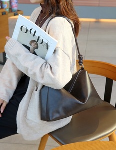 2026 ใหม่กระเป๋าหนังแท้พรีเมี่ยมกระเป๋าสะพายแฟชั่นย้อนยุคความจุขนาดใหญ่กระเป๋าสตรีกระเป๋าแนวทแยงแบบเรียบง่าย - Product Image 1