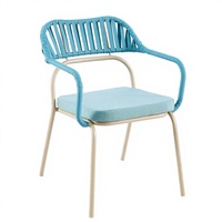 Chaise de jardin empilable avec cadre en acier, coussin amovible tressé en corde, idéale pour l'extérieur et compatible avec les conteneurs mixtes