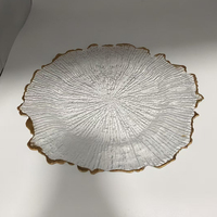 Garniture en or clair Design rond de luxe Plat de chargeur en plastique de Style européen pour les dîners de mariage à la maison