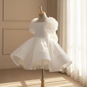 Robe en organza blanche moderne pour filles, manches bouffantes, style formel minimaliste pour enfant de 1 à 12 ans - Product Image 3