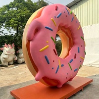 Statue de donut en résine de fibre de verre, personnalisée, faite à la main, moderne, mignonne, légère, résistante à la lumière, pour décoration extérieure de centre commercial et présentation en magasin