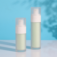 Emballage cosmétique personnalisé OEM ODM avec logo pour soins de la peau, flacon pompe sans air en PP givré 30ml 50ml, distributeur de sérum et de lotion sous vide
