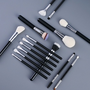 Set di 15 Pennelli da <span class=keywords><strong>Trucco</strong></span> in Fibra Sintetica con Manici in Legno Nero, Pennelli <span class=keywords><strong>per</strong></span> Ombretto e Cipria con Borsa - Product Image 4