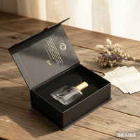 Boîte d'emballage de parfum haut de gamme en carton noir magnétique vide pour flacons de 30 ml/50 ml, logo en feuille d'or, pelliculage mat, recyclé