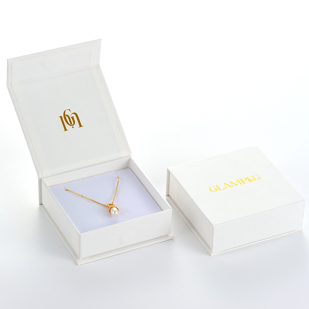 White 9*9*3.2cm magnetic box