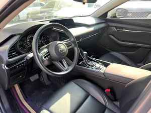 مازدا <span class=keywords><strong>3</strong></span> أكسيلا مستعملة موديل 2024، محرك 2.0 لتر، 116 كيلوواط، 202 نيوتن متر، ناقل حركة أوتوماتيكي 6 سرعات، قاعدة عجلات 2726 ملم، استهلاك وقود 5.8 لتر، 8 وسائد هوائية، مقاعد جلدية، تصميم رياضي، سيدان يابانية، عجلات R18 - Product Image 4