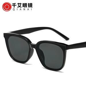 Lunettes de soleil carrées pour femmes Qianai, monture noire en PC, protection UV400, pour la plage, les voyages et la photographie - Product Image 4