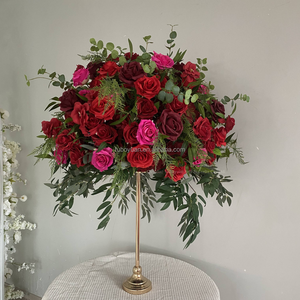 Centrotavola Artificiali con Rose Bianche e Bordeaux per Decorazione Tavoli da Ricevimento - Product Image 2