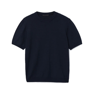 เสื้อสเวตเตอร์แขนสั้นเนื้อละเอียดสำหรับผู้ชาย ผลิตจากผ้าฝ้ายผสมเนื้อนุ่ม ให้สัมผัสเรียบลื่นและลุคสบายๆ เหมาะสำหรับใส่ในชีวิตประจำวัน - Product Image 1