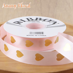 ริบบิ้นโพลีเอสเตอร์เคลือบทองคำ 2.5 ซม. รุ่น AM-RP024 สำหรับตกแต่งงานแต่งงาน วันวาเลนไทน์ ลายดอกไม้ สวยงาม เหมาะสำหรับตกแต่งเค้ก - Product Image 6