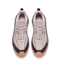 Sepatu Trail Kustom Beige Ungu Oranye Sol Tebal Anti-Selip Penyerap Guncangan Tali Sepatu Outdoor Zapatillas Mujer OEM