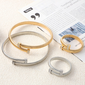 Thanh Lịch Vàng Hợp Kim Bangle Mạ Điện Tối Giản Phong Cách Mở Cuff Phụ Nữ Đồ Trang Sức Vòng Đeo Tay Cho Văn Phòng Và Hàng Ngày Mặc - Product Image 4