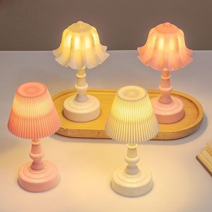 Mini lampe à huile de Noël, Père Noël, bonhomme de neige, lanterne à vent portable à LED pour cadeaux de Noël, décoration intérieure et extérieure - Product Image 1