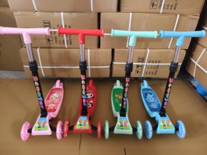 Scooter per bambini pieghevole Scooter a piedi 1-5 <span class=keywords><strong>anni</strong></span>, regolabile in altezza Baby Walk Scooter leggero a bordo singolo - Product Image 4