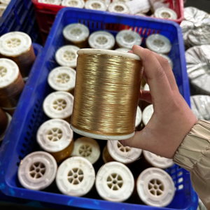 Nhà Sản Xuất <span class=keywords><strong>M</strong></span> Loại Kim Loại Sợi Phim 12mic/23mic <span class=keywords><strong>Lurex</strong></span> Sợi Cho Dệt <span class=keywords><strong>M</strong></span>ón Ăn Miếng Bọt Biển - Product Image 3