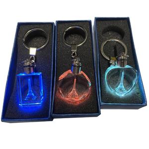 長方形車ブランドキーホルダーLED光レーザー彫刻クリスタルキーリングカスタマイズプロモーション用カラビナー - Product Image 5