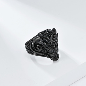 แหวนรูปหัวแกะสำหรับผู้ชาย โลหะผสมสังกะสี สีทอง สีดำ สีเหล็ก เครื่องประดับสำหรับงานปาร์ตี้ - Product Image 3