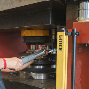 स्टेनलेस स्टील कुकवेयर उत्पादन लाइन हाइड्रोलिक फोर्सिंग मशीन - Product Image 6