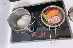 2025年ニューモデル大型木製キッチン遊びセット、ライトとサウンド付きホワイト冷蔵庫、モダンラグジュアリーデザイン、男女兼用、5歳から13歳のお子様向け - Product Image 5