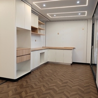 Maison conteneur modulaire préfabriquée de luxe à deux étages, 40 pieds, entièrement meublée, avec chambre et cuisine, design extensible, vente en gros