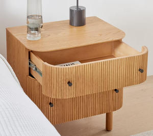 Mesita de Noche Clásica de Madera de Lujo Hecha a Mano con Dos Amplios Cajones de Almacenamiento para un Conjunto de Muebles Premium para Dormitorio y Sala de Estar - Product Image 1