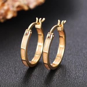 Aros de Oro E3556, Diseño Minimalista, Unisex, Uso Diario, Joyería Fina, Chapado en Oro de 14K, Tamaño Pequeño - Product Image 4