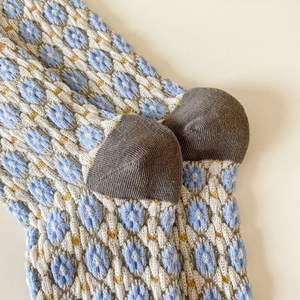 بيع بالجملة-جوارب زهرية للنساء من الجاكار والخريف والشتاء والزهور الفيروزي والأرجواني - Product Image 6