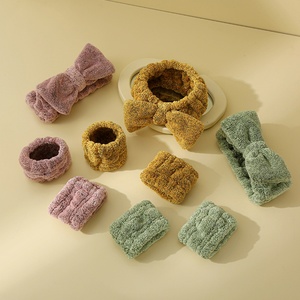Banda para la muñeca y diadema impermeables con bloqueo de agua, estilo terciopelo coral, para lavado facial y desmaquillante, con mangas dulces - Product Image 2