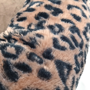 Cama de perro caliente con diseño de pata de oso, logo personalizado OEM, marca yangangpet - Product Image 2