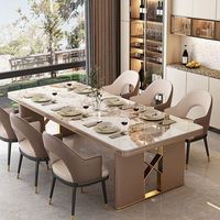 Table à manger minimaliste italienne en métal brillant de luxe léger, design moderne pour 8 personnes ; Table à manger rectangulaire style villa avec plateau en marbre