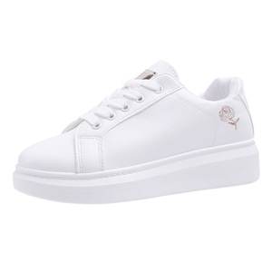 Zapatillas Deportivas De Suela Plana Versátiles Para Mujer Estilo Coreano Otoño 2022 Zapatos Casuales De Caña Baja Blancos Pequeños Para Estudiantes - Product Image 1