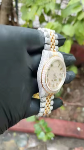 Montre mécanique à quartz en moissanite de luxe simple de haute qualité pour hommes avec des pierres brillantes et un corps en alliage solide - Product Image 3