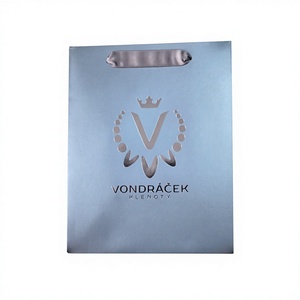 Caja de Regalo de Cartón Rígido de Alta Calidad con Laminado Suave al Tacto, Plegable, con Logotipo UV - Product Image 1