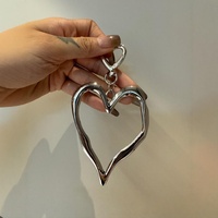Porte-clés en forme de cœur volumineux en métal argenté bohème tendance, grand et épais, pour femmes, charme de sac punk, pendentif, bijoux, accessoire de porte-clés