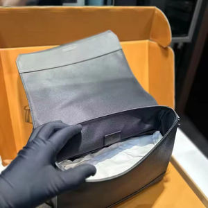 新款设计师斜挎包 男士商务包 高品质包袋 名牌设计师单肩包 男士奢华邮差包 - Product Image 4
