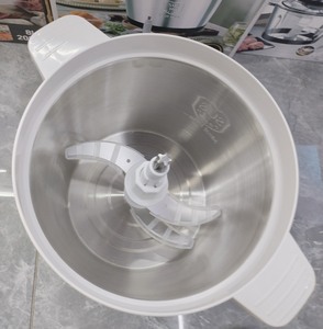 Picadora de Carne Eléctrica Profesional HM-8880 de 2000W con Recipiente de Acero Inoxidable de 8L para Hacer Salchichas y Preparación de Alimentos Multiusos - Product Image 5