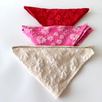 Bandanas pour chien de bonne qualité, nouveau style, confortables, doux, imprimés sur mesure, en polyester et coton, durables et ajustables pour toutes les saisons