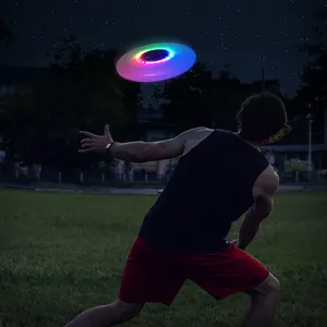 Disco volante ricaricabile personalizzato tipo-c interfaccia Led disco volante giocattolo 7 modalità di illuminazione Led sport all'aria aperta Frisbeed