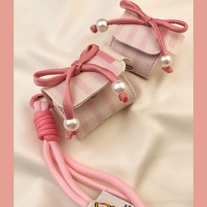 Funda Protectora para Auriculares de Cuero PU con Diseño Coqueta, Lazo y Perlas, Impermeable y Antipérdida, con Rayas Rosas - Product Image 3