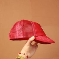 Gorra Trucker Deportiva y Casual de Malla Roja de 6 Paneles con Bordado de Marca Personalizado de Fábrica