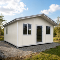Maison mobile préfabriquée et toit en métal incliné pour unité d'hébergement en parc de vacances