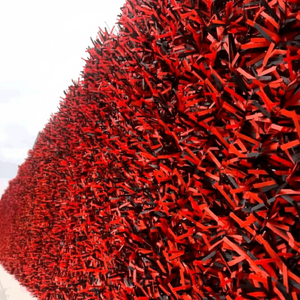 Panneaux de clôture de jardin vertical en plastique PVC rouge et noir de style européen, fil galvanisé pour murs extérieurs, intimité - Product Image 1