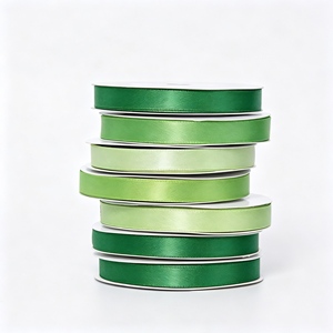 ริบบิ้นผ้าซาตินโพลีเอสเตอร์สีเขียวสองหน้าขนาด 25 มม. ยี่ห้อเกรซ ลาสต์สต็อค ม้วนยาว 100 หลา สำหรับห่อของขวัญ - Product Image 4