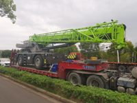 Nouvelle grue télescopique tout-terrain ZRT400 de 40 tonnes de Chine en service en Océanie (Fidji)