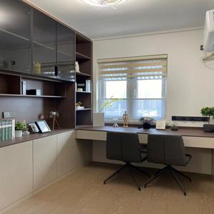 Armoire <span class=keywords><strong>de</strong></span> rangement intégrée sur mesure <span class=keywords><strong>de</strong></span> luxe avec compartiment informatique dissimulé, grande capacité <span class=keywords><strong>de</strong></span> stockage pour résidence haut <span class=keywords><strong>de</strong></span> gamme et espace <span class=keywords><strong>de</strong></span> <span class=keywords><strong>bureau</strong></span> intérieur - Product Image 2