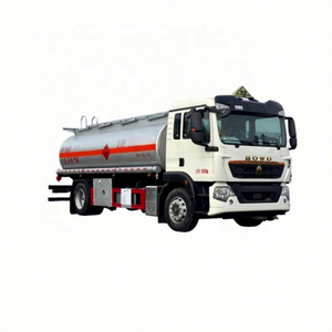 Camion-citerne à huile HOWO 15000L, camion de ravitaillement en diesel Sinotruck 4x2, camion-citerne à carburant à vendre - Product Image 1