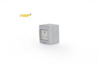 Prise murale extérieure en plastique étanche IP55 avec ports USB-A et USB-C, 250V 13A, auto-mise à la terre, marquage GCC/G/Q