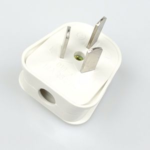 Enchufe trifásico D16 C 16A 230V blanco para uso eléctrico - Product Image 2
